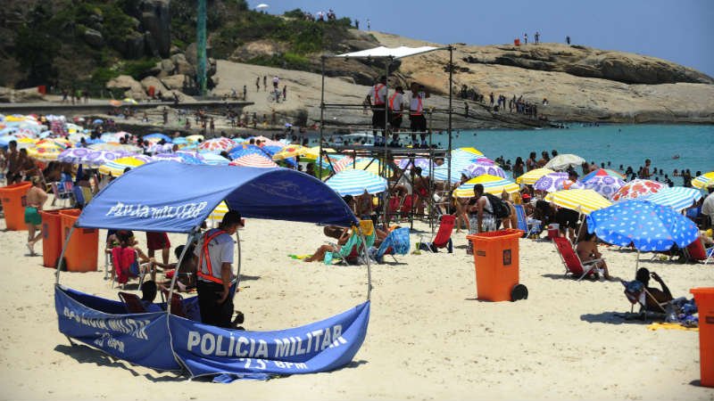 Policia Militar aumenta presencia en playas de Rio de Janeiro