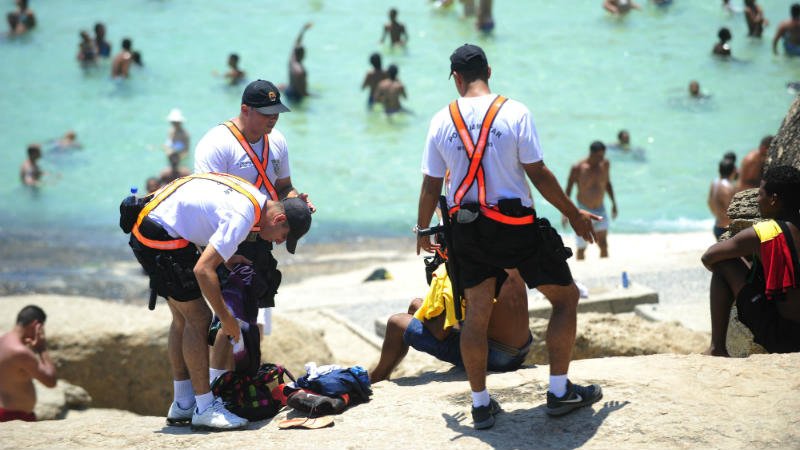 Policia Militar intensifica controles en playas de Rio de Janeiro